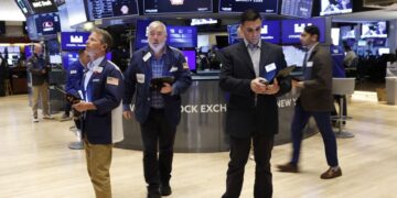 Stock market slumps amid recession, inflation fears