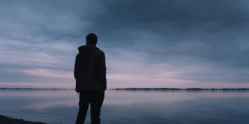 42-year-old salaried man struggles with ₹62 lakh debt after stock market losses: 'I’ve lost all hope' | Trending