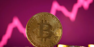 Bitcoin rises for a second day, testing key resistance and decoupling from stocks