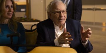 Warren Buffett's 'simple rule' to build wealth when the market falls