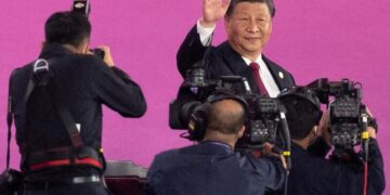 China exceeds growth expectations but remains under pressure