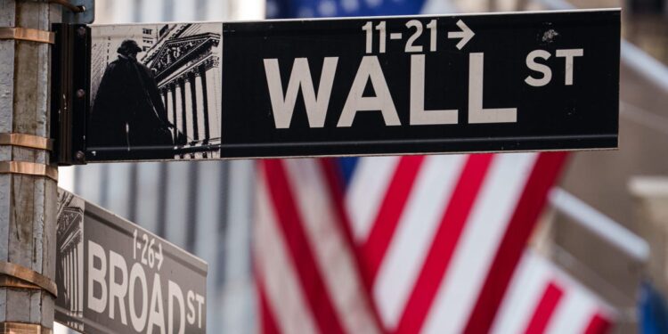 Stock Market Crash: What Wall Street's Bright Minds Say About Tariffs