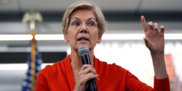 Elizabeth Warren Warns of Stock-Market Crash If Trump Fires Fed's Powell