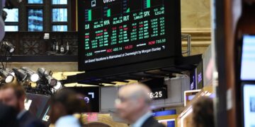 Wall Street's three-day relief rally fades amid trade uncertainty