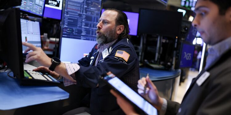 U.S. stocks fall as euphoria over Trump's tariff pause fades : NPR