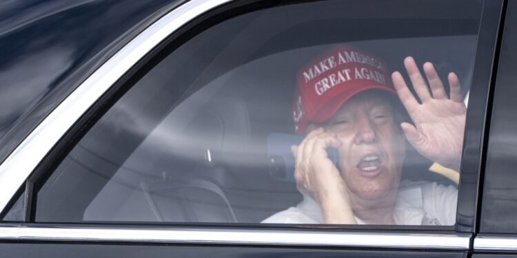 Trump hits golf course as stock market plummets for second straight day over tariffs