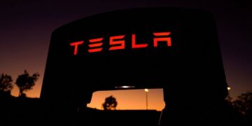 Musk says he'll resume working '24/7' at his companies, X outage mostly restored