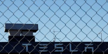 Europeans continue to shun Tesla as April sales plunge