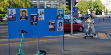 Romanians vote in presidential test of Trump-style nationalism