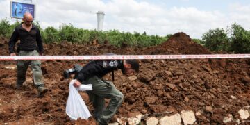 Flights again halted to Israel after Houthi missile lands near airport