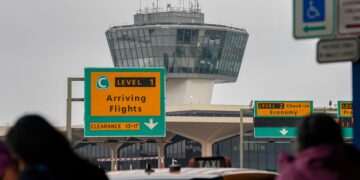 Newark's airport chaos frustrates carriers, worries travelers 
