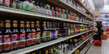 US consumer prices rise moderately in April