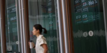 Stocks slip, dollar sags as Trump tariffs remain after latest courtroom twist