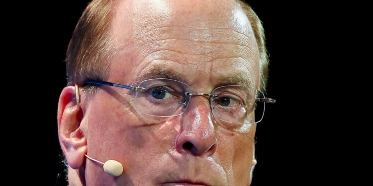 ‘Huge’ BlackRock Crypto Bombshell Suddenly Hurtling Toward Bitcoin At Key Price ‘Turning Point’