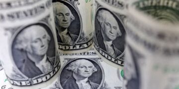 US dollar declines as traders assess tariff outlook