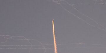Israel threatens to make Tehran 'burn' after Iranian retaliatory strikes
