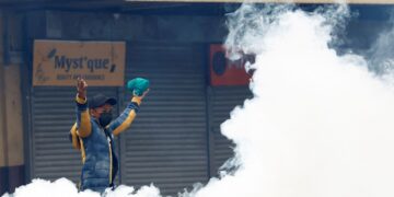 Kenyan police fire teargas at protesters after death of blogger in custody