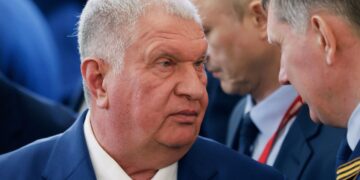 Russia's Sechin says China is moving towards exporting energy