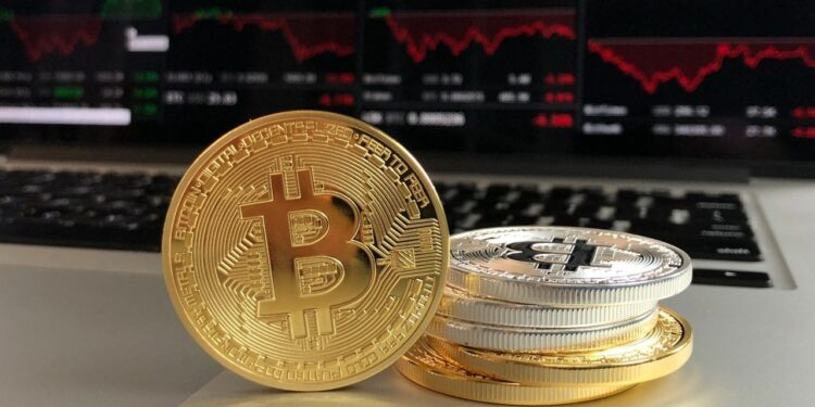 Bitcoin Over Country? Peter Schiff Thinks Trump’s Priorities Are Off