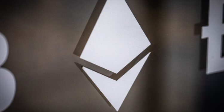 Jerry Jones, John Goff-backed GameSquare opening $100 million crypto fund