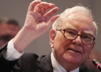 US stock market volatility is ‘really nothing’ says Warren Buffett. How to invest like the Oracle when others want out