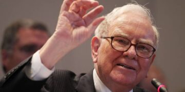 US stock market volatility is ‘really nothing’ says Warren Buffett. How to invest like the Oracle when others want out