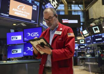 Stocks Post Worst Week of 2026 as Tech Jitters Trump Encouraging Inflation, Jobs Reports