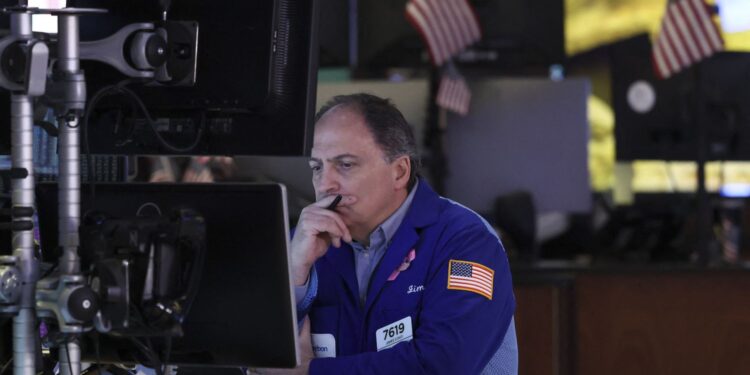 Tech Stocks Lead Indexes Lower To Start Week of Inflation, GDP Data