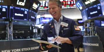 Stocks Rise as Tech Gains Ground Amid Easing AI Fears