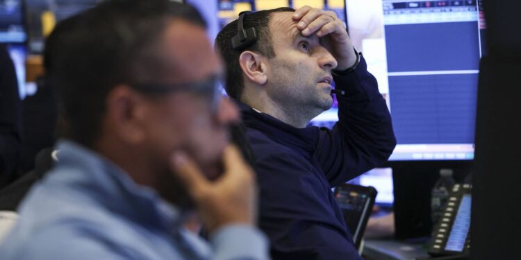 Stock Futures Slip as U.S.-Iran Tensions Drive Oil Higher; Walmart Stock Falls After Earnings