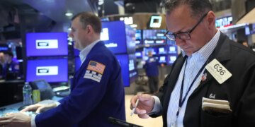 The AI love-hate trade roars as Meta-AMD $100 billion deal cheers traders' spirits after doom spiral