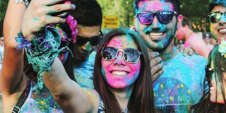 Top Asian Dividend Stocks To Watch In February 2026