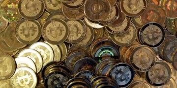 Quick-thinking clerk, Crestwood officer save woman from $7,000 Bitcoin scam