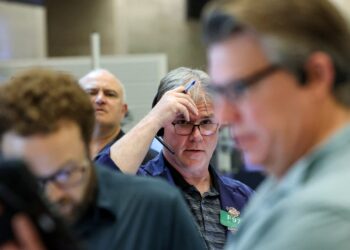 S&P 500 forecast to end year slightly higher even as war drags on
