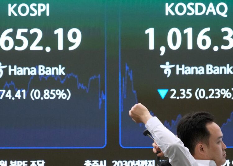 US stocks sink on worries about a possible hike to interest rates this year by the Federal Reserve | Stock Market