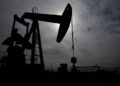 Oil falls as supply starts moving through Strait of Hormuz