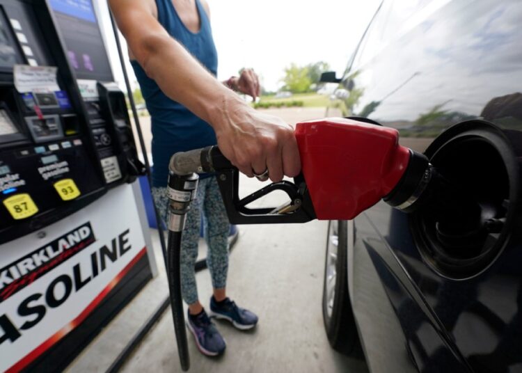 Oil and gas prices drop in time for Fourth of July driving