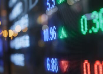 TSX finishes lower amid commodities weakness