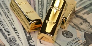 Gold Price Forecast: Gold Price Falls Below $4,000, PCE Data May Push Gold Down to $3,900