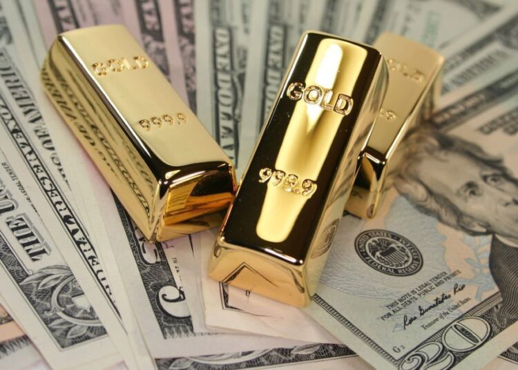 Gold Price Forecast: Gold Price Falls Below $4,000, PCE Data May Push Gold Down to $3,900
