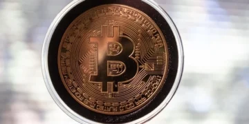 Tom Lee Says Crypto Sentiment Is Bleak, Urges Focus on Opportunity