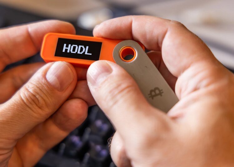 VanEck Bitcoin ETF: Fee Waiver Ends July 31 – Is It Worth Holding After?