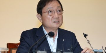 Korea regulator blasts Samsung, SK Hynix leveraged- ETFs as brokerage fee windfalls