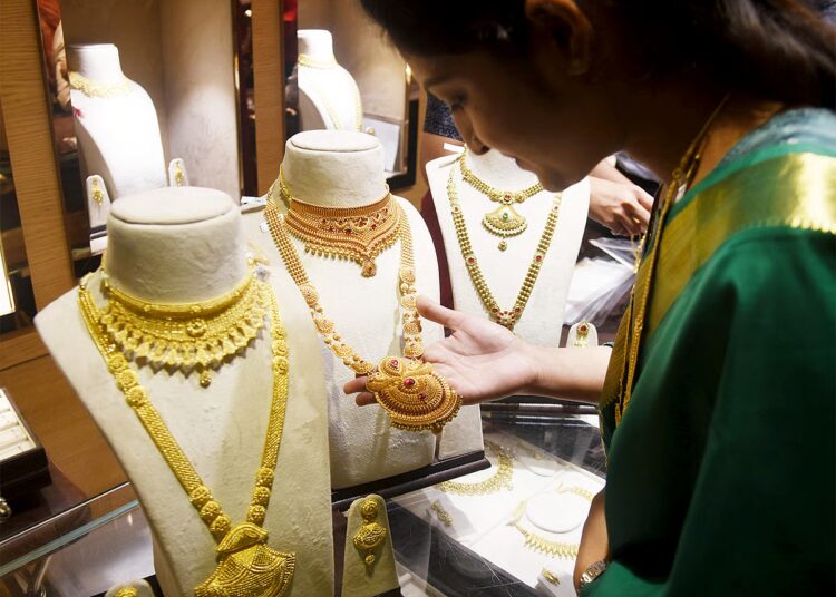 Gold posts third straight weekly decline; Indian cities mirror global weakness