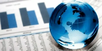 Governing institutions and elite influential groups in the global economy