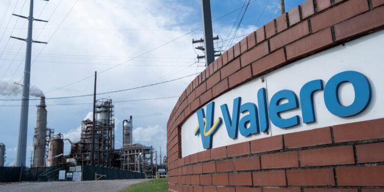 Analysts prefer these dividend stocks for boosting portfolio returns