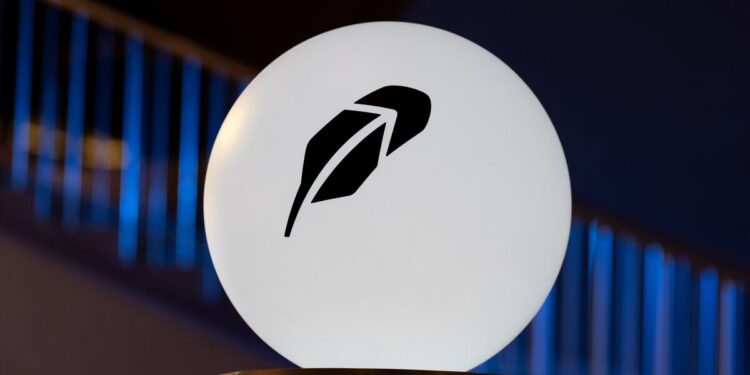 Robinhood Rolls Out Perpetual Futures Tied to Commodities, ETFs