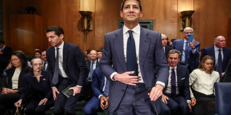 New Fed Chief Kevin Warsh Navigates Interest Rate Decision in Tight-Lipped Outing