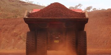 Weaker Commodity Prices Set to Tip Australia Into Trade Deficit