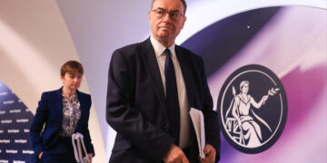 Bank of England hit by internal divisions over shake-up